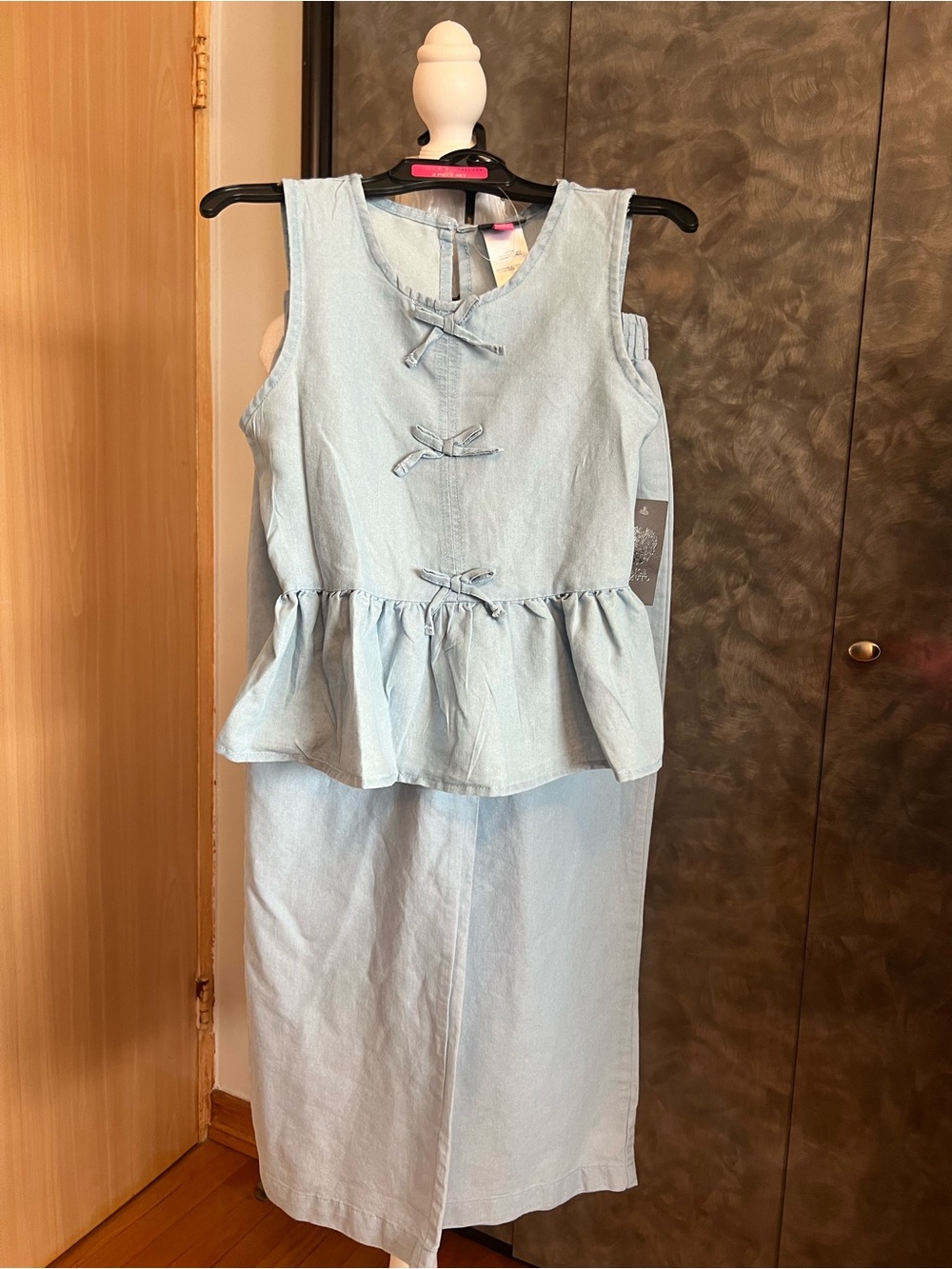 Vince Camuto Light Blue Sleeveless Peplum Dress with Front Bows